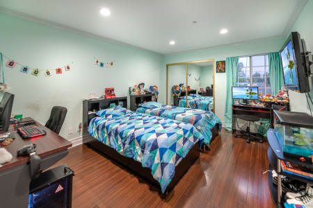 listing-img