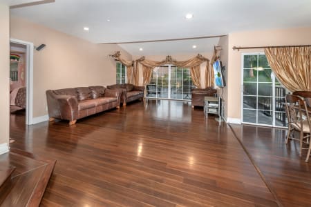 listing-img