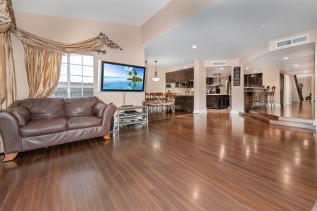 listing-img
