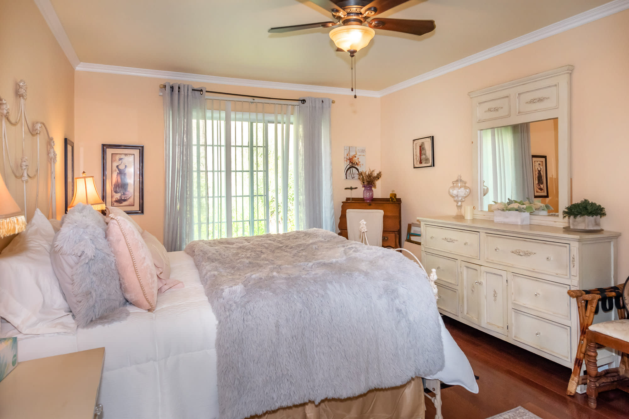 listing-img