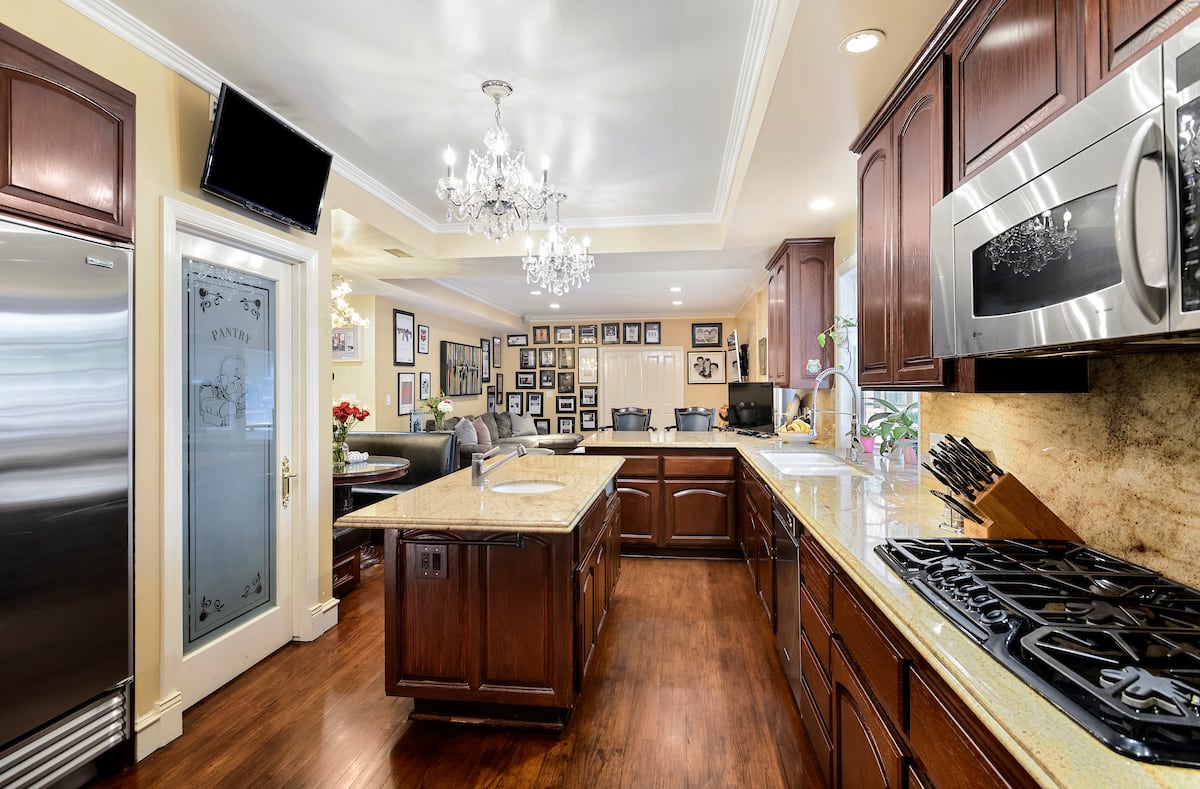 listing-img