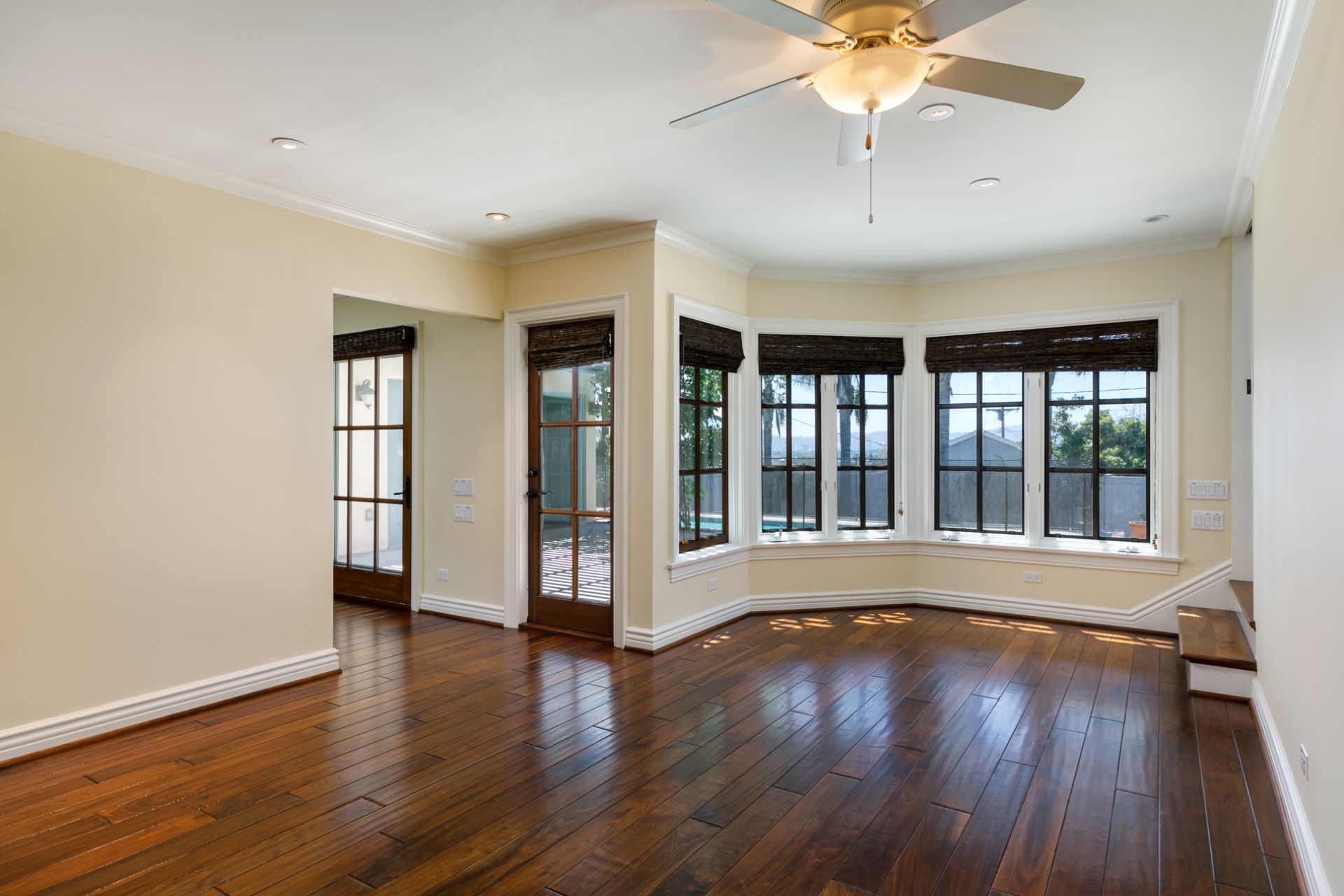 listing-img