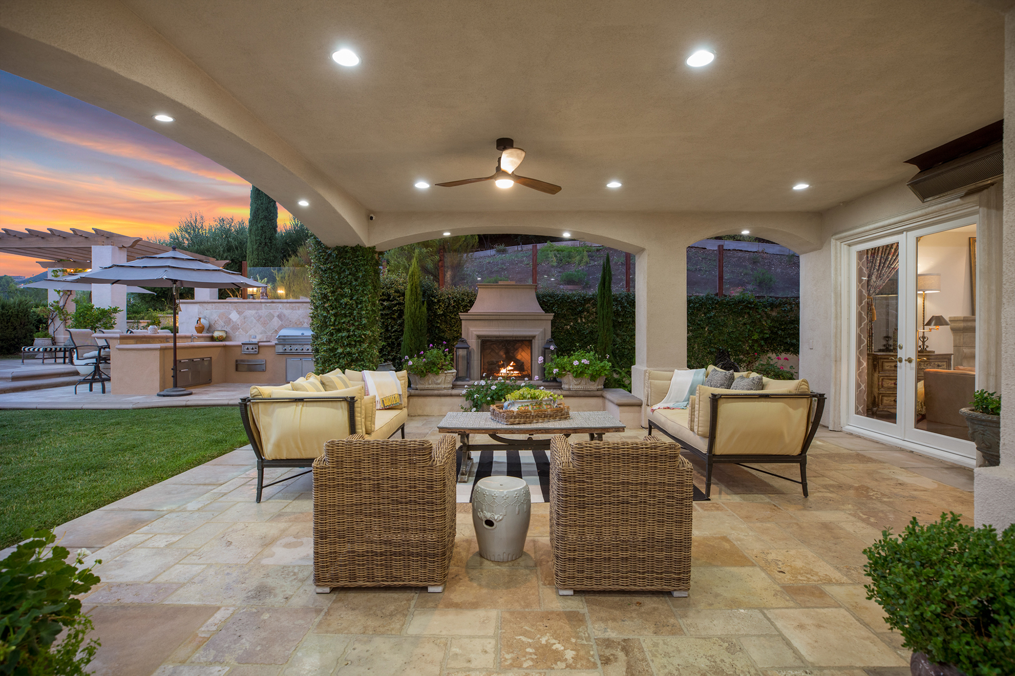 listing-img