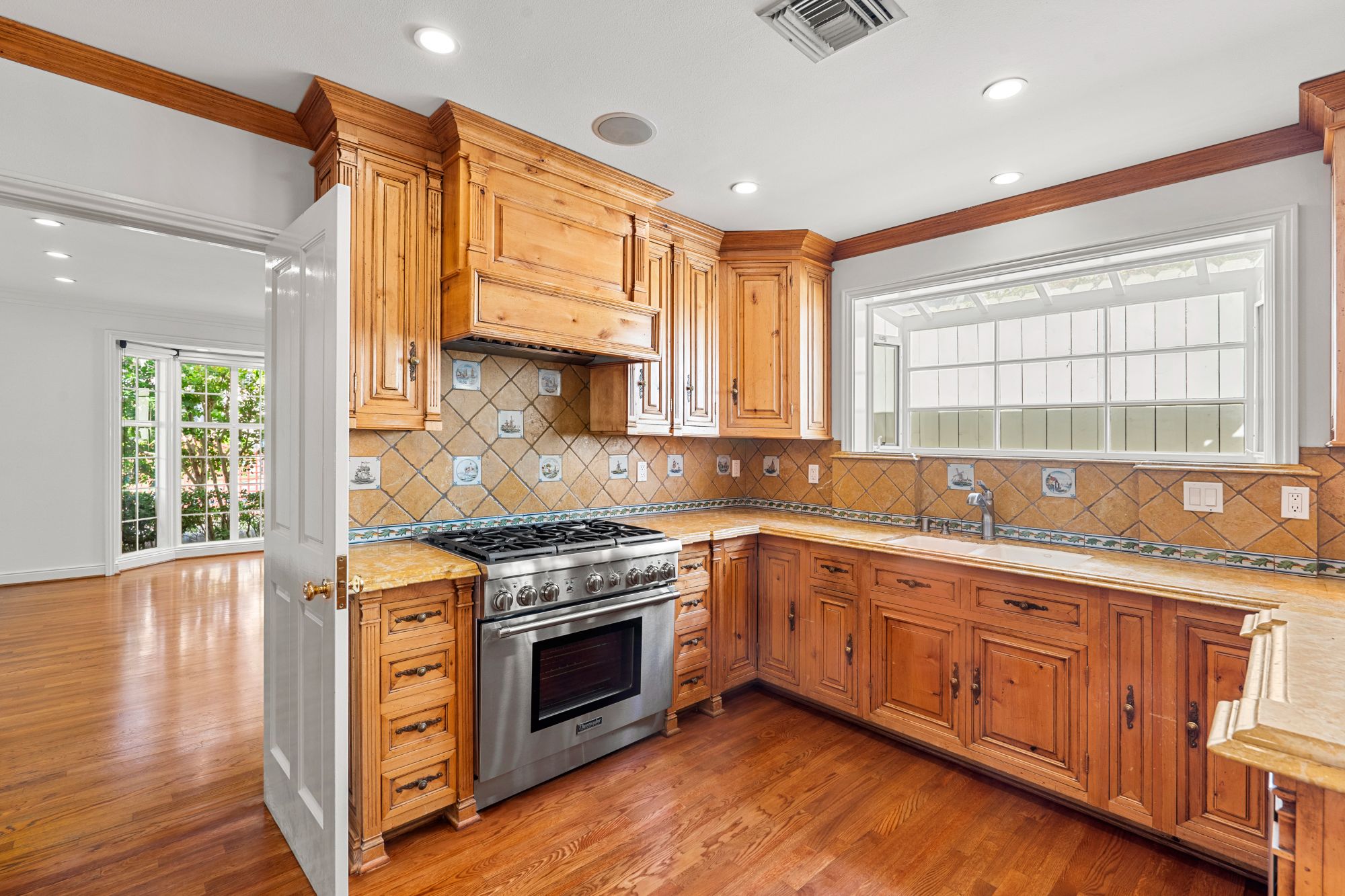 listing-img