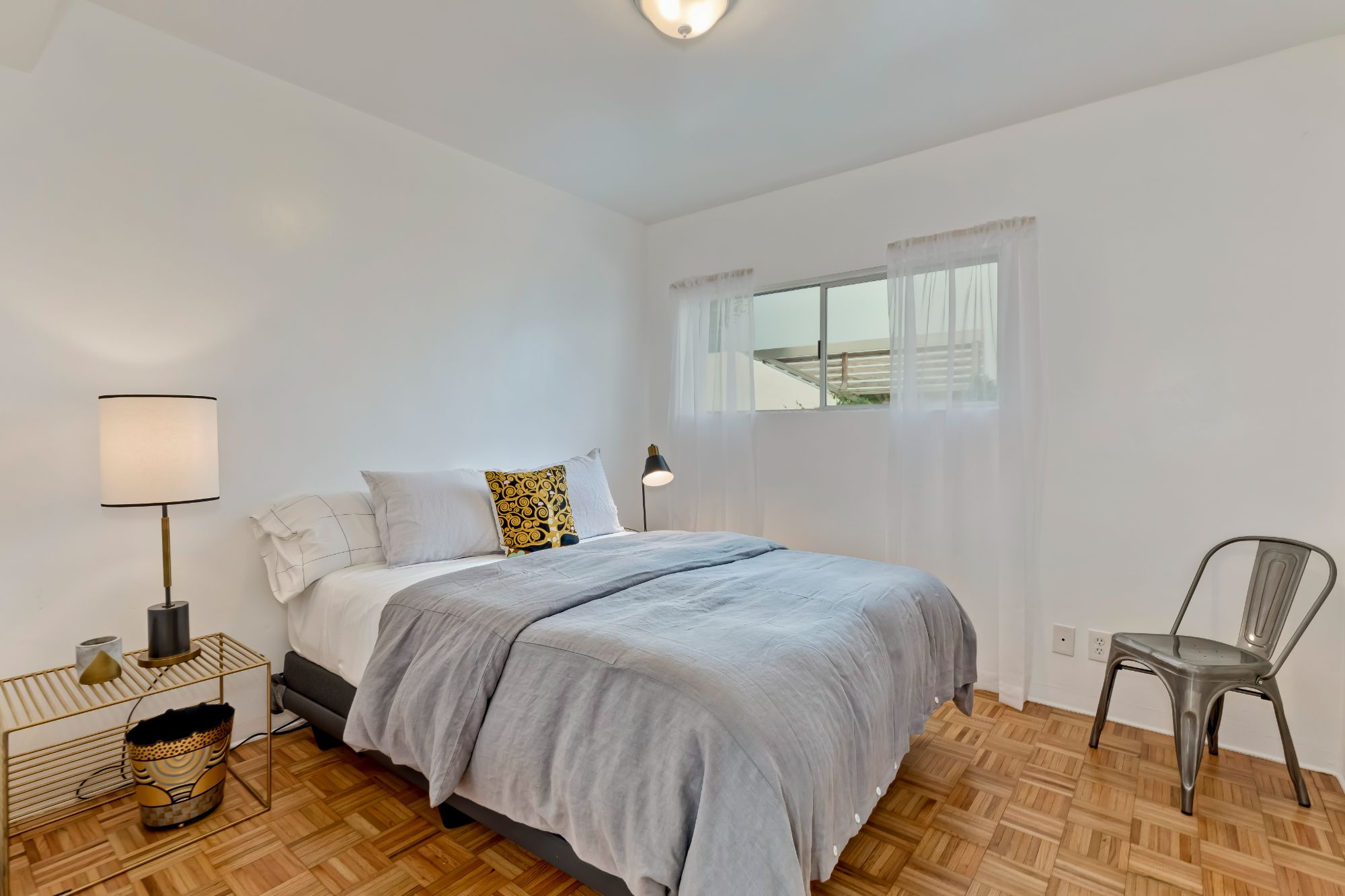 listing-img