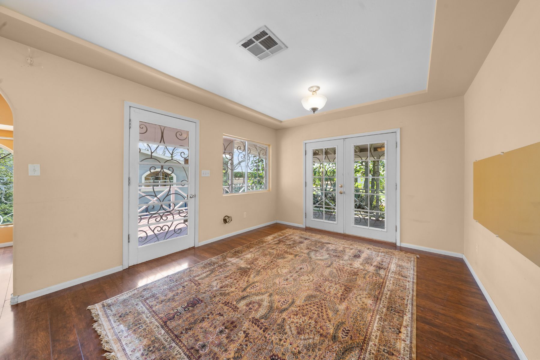 listing-img