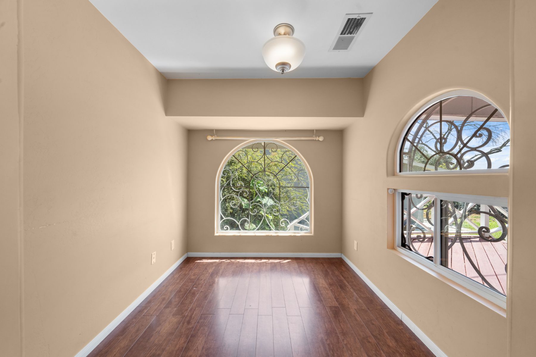 listing-img