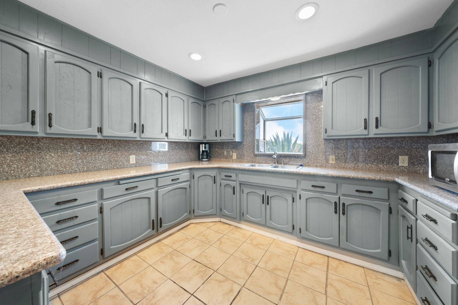 listing-img