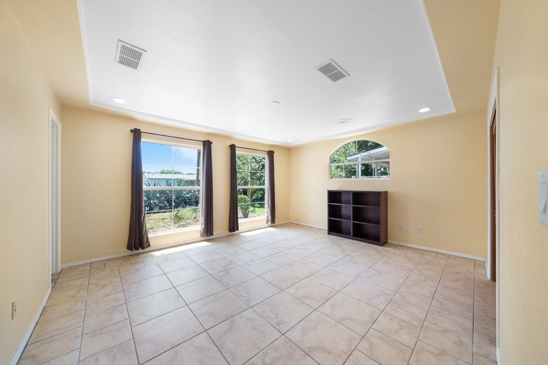 listing-img