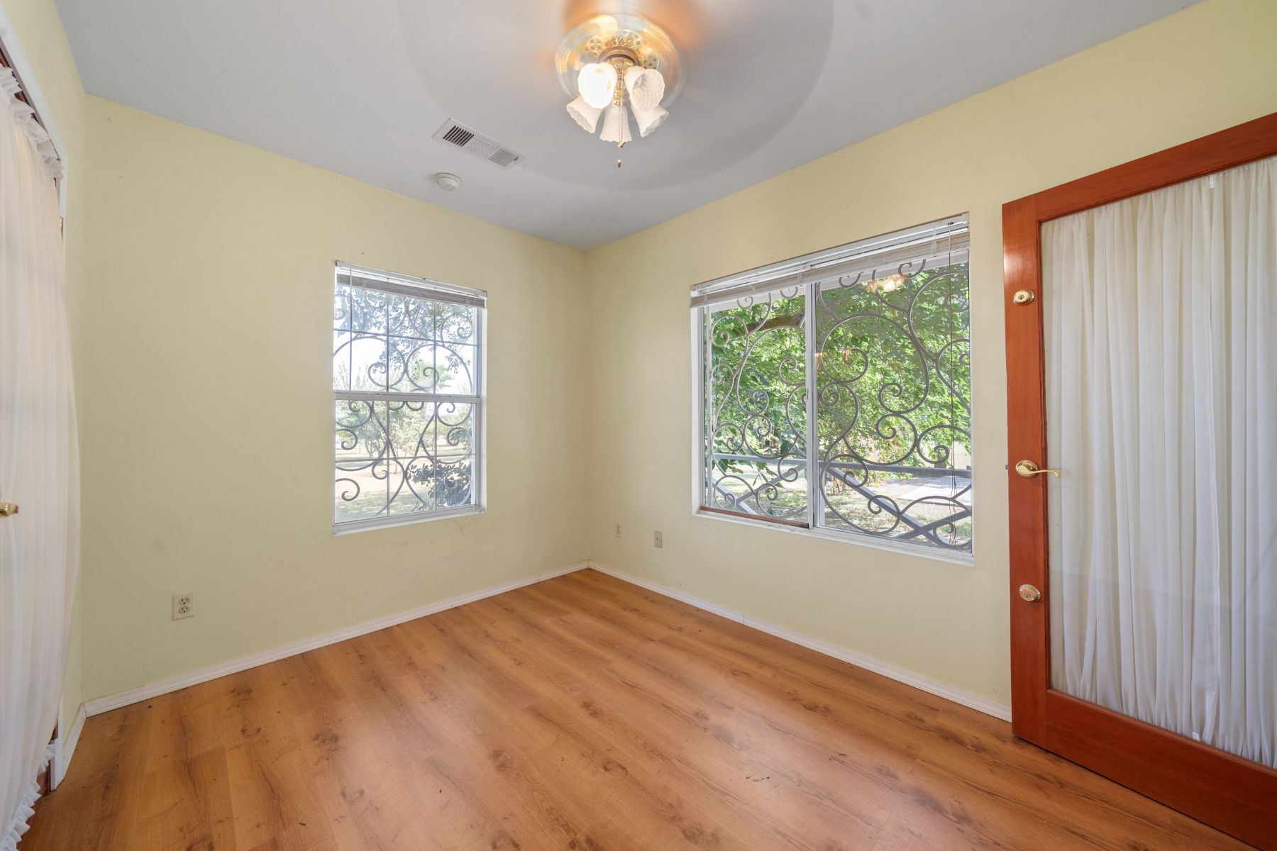 listing-img