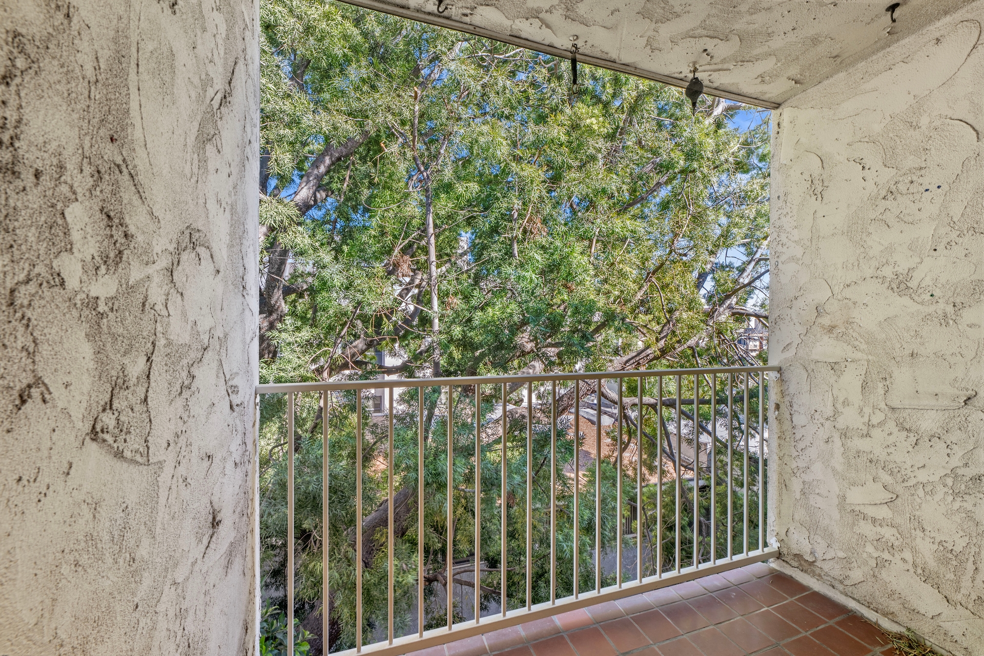listing-img