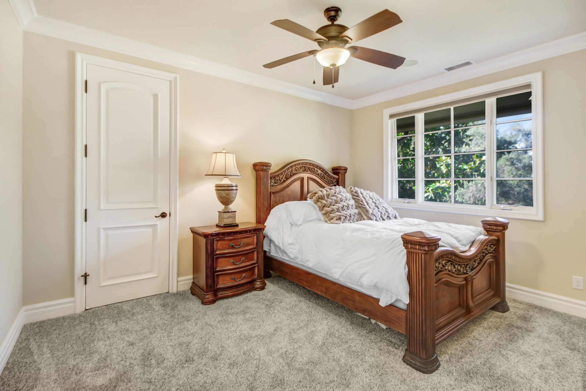 listing-img
