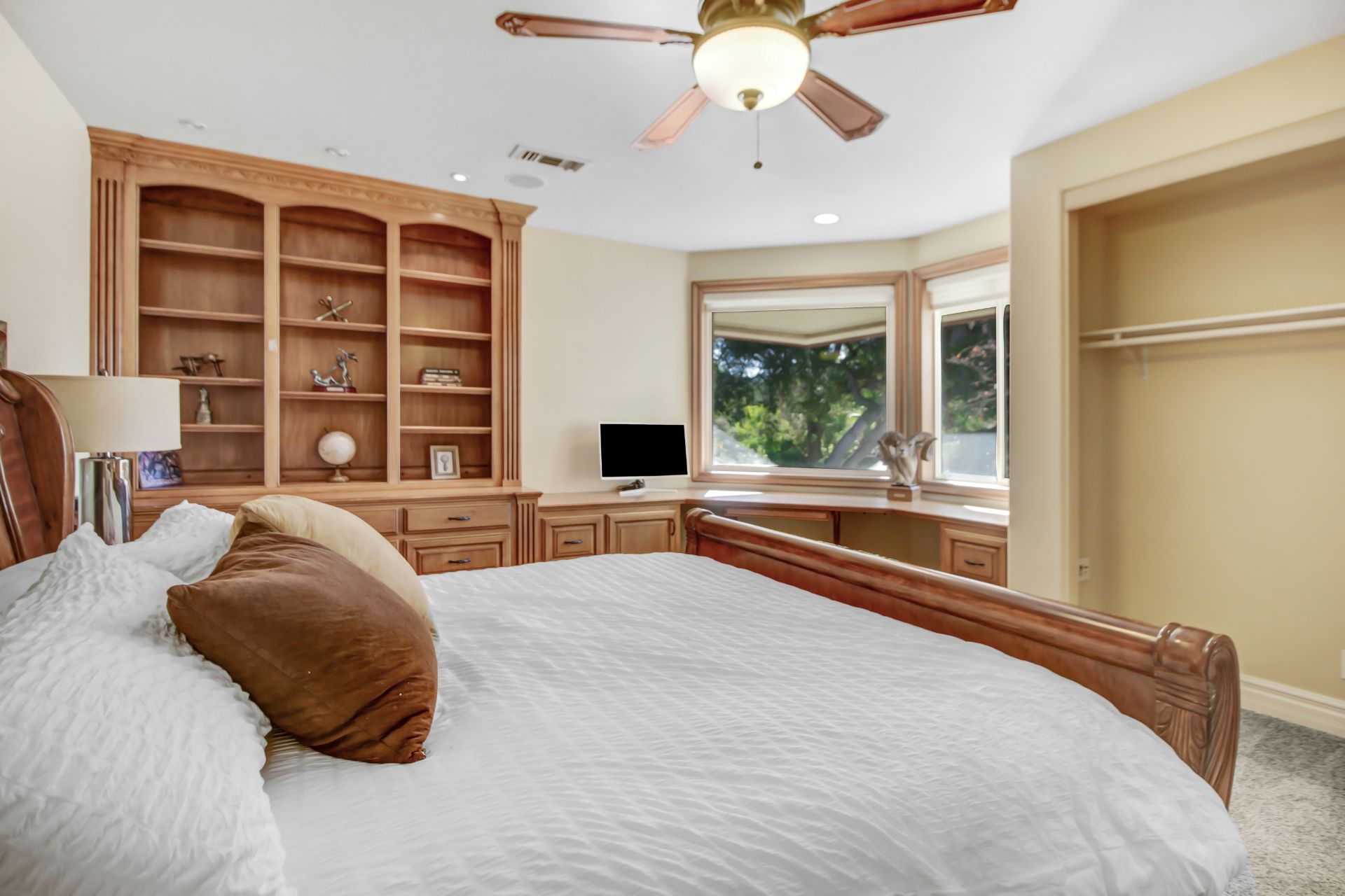 listing-img