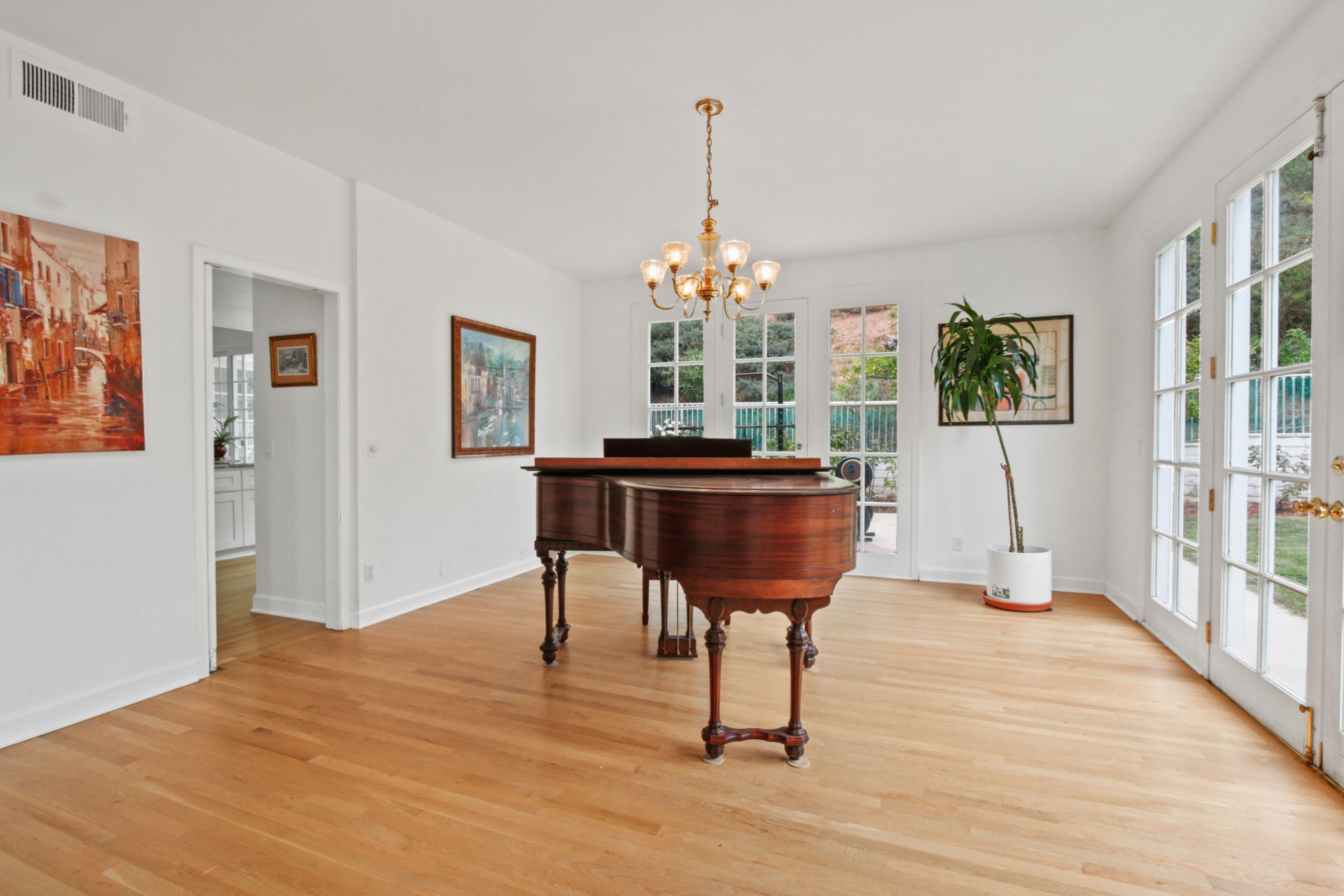 listing-img